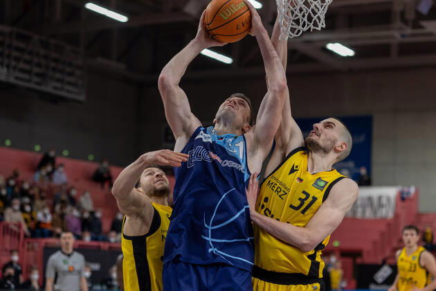 Joanic Gruetner Bacoul TIgers Tuebingen, 50 Robert Oehle Eisbaeren Bremerhaven, 31 Daniel Keppeler Tigers Tuebingen, 31 Tigers Tuebingen vs Eisbaeren Bremerhaven, 2 Basketball Bundesliga, Pro A, Barmer 2 Basketball, 28 Spieltag , Spielzeit 2021 2022, 06 03 2022 Tigers Tuebingen vs Eisbaeren Bremerhaven, 2 Basketball Bundesliga, Pro A, Barmer 2 Basketball, 28 Spieltag , Spielzeit 2021 2022, 06 03 2022 Tuebingen Copyright: xNinaxSanderx xEibnerxPressefotox EP_NSR