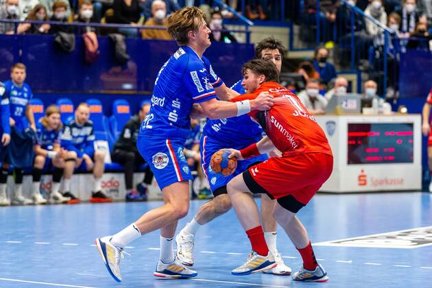 v l Jonathan Carlsbogard TBV Lemgo Lippe 9 , Elvar Oern Jonsson MT Melsungen 19 , Gedeon Guardiola TBV Lemgo Lippe 30 TBV Lemgo Lippe vs MT Melsungen, Handball, DHB Pokal, 2021 2022, Quarterfinal, 06 03 2022 Lemgo Copyright: xEibner-Pressefotox xJanxStrohdiekx EP_JSK