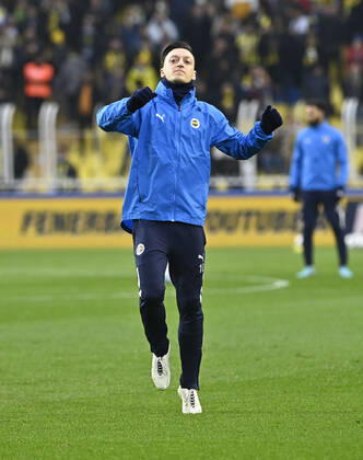 Mesut Ozil of Fenerbahce during the Turkish Super League football match between Fenerbahce and Trabzonspor at Ulker Stadium n Istanbul , Turkey on March 06 , 2022. ( Photo : Seskimphoto ) Fenerbahce vs Trabzonspor 06032022