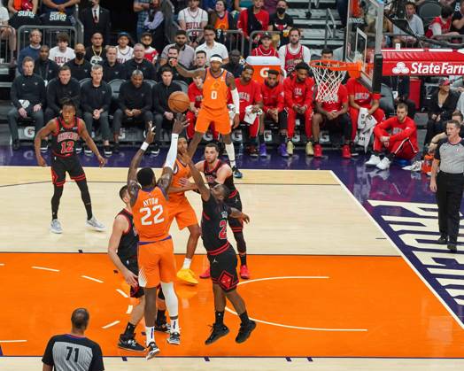 Phoenix, Arizona, March 18th 2022: Deandre Ayton ( 22 Phoenix Suns) shoots a jumper during the National Basketball Association game between the Chicago Bulls and the Phoenix Suns at Footprint Center in Phoenix, Arizona. Edwin Rodriguez SPP Chicago Bulls v Phoenix Suns - NBA, Basketball Herren, USA - Footprint Center 