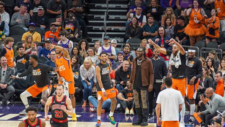 Phoenix, Arizona, March 18th 2022: The Phoenix Suns Bench celebreates a made shot during the National Basketball Association game between the Chicago Bulls and the Phoenix Suns at Footprint Center in Phoenix, Arizona. Edwin Rodriguez SPP Chicago Bulls v Phoenix Suns - NBA, Basketball Herren, USA - Footprint Center 