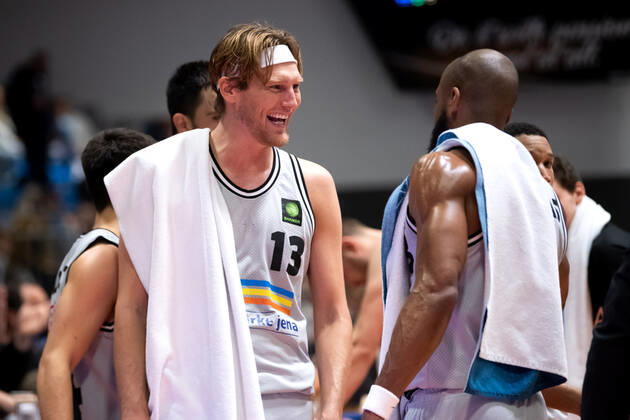 BARMER 2 Basketsball Bundesliga ProA season 2021 2022 30 matchday on 19 3 22 Medipolis SC Jena vs Bayer Giants Leverkusen v li visible satisfied Clint Chapman Jena and Brandon Thomas Jena Sparkassen Arena