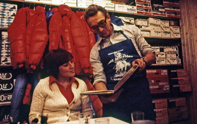 02 11 76 Rosi Mittermaier Germany, Stuttgart, 02 11 1976, Ski, Sportwertstatt Baschin Stuttgart Rosi Mittermaier