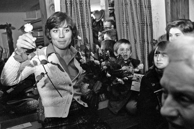 02 11 76 Rosi Mittermaier Germany, Stuttgart, 02 11 1976, Ski, Sportwertstatt Baschin Stuttgart Rosi Mittermaier