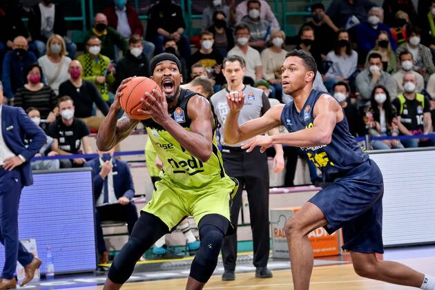 medi bayreuth EWE Baskets Oldenburg , Basketball , Bundesliga , BBL , Matchday 14 , Season 2021 2022 , 23 03 2022 2 Anim Sacar medi Bayreuth 12Breunig, Martin EWE Oldenburg medi bayreuth EWE Baskets Oldenburg , Basketball , Bundesliga , BBL , Matchday 14 , Season 2021 2022 , 23 03 2022 Bayreuth Copyright: xEibner-Pressefoto ThorstenxOchsx EP_TOS