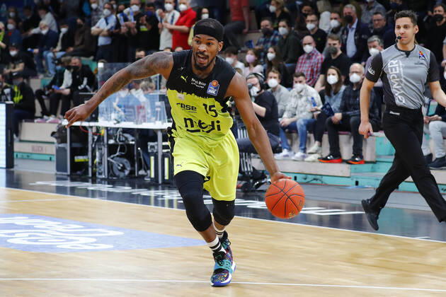 14 Matchday of the easyCredit BBL Basketball Bundesliga at Oberfrankenhalle in Bayreuth Season 2021 2022 Medi Bayreuth vs. EWE Baskets Oldenburg Terry Allen Medi Bayreuth 15