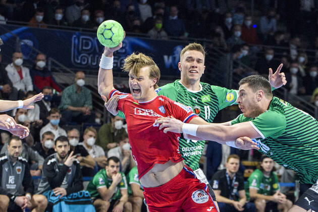 v l Jonathan Carlsbogard TBV Lemgo Lippe, 09 , Lasse Andersson Fuechse Berlin, 11 , Mijajlo Marsenic Fuechse Berlin, 93 , duel, action, fight, GER, Fuechse Berlin vs TBV Lemgo Lippe, Handball 1 Bundesliga Maenner, 25 Spieltag, Saison 2021 2022, 12 02 2022, GER, Fuechse Berlin vs TBV Lemgo Lippe, Handball 1 Bundesliga Maenner, 25 Spieltag, Saison 2021 2022, 12 02 2022, Berlin Copyright: xEibner-Pressefoto UwexKochx EP_UKH