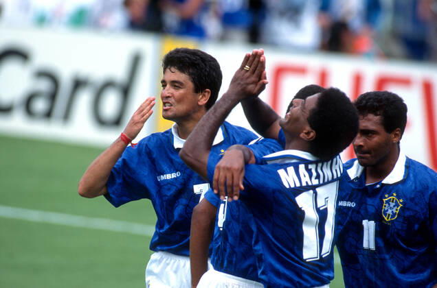 Holland gegen Brasilien 9. Juli 1994 FIFA-Weltpokal, USA 1994 Holland gegen Brasilien Bebeto (Brasilien) feiert sein 2. Tor Foto Mark Leech Abseits Dallas USA Copyright: xMarkxLeechx xOffsidexOffside