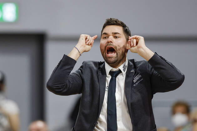 Head coach Sebastian Gleim HAKRO Merlins Crailsheim amberg HAKRO Merlins Crailsheim easyCredit BBL Basketball Bundesliga Saison 2021 22 Spieltag 17, 29 03 2022 Bamberg, Brose Arena Foto Daniel Löb Loeb Copyright: DanielxLöb