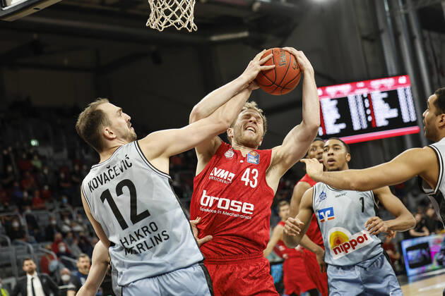 Center Christian Sengfelder Brose Bamberg, 43 left 12 Dejan Kovacevic HAKRO Merlins Crailsheim right 01 Jaren Lewis HAKRO Merlins Crailsheim amberg HAKRO Merlins Crailsheim easyCredit BBL Basketball Bundesliga Season 2021 22 Matchday 17, 29 03 2022 Bamberg, Brose Arena Photo Daniel Löb Loeb Copyright: DanielxLöb