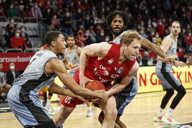 right Christian Sengfelder Brose Bamberg, 43 left 01 Jaren Lewis HAKRO Merlins Crailsheim amberg HAKRO Merlins Crailsheim easyCredit BBL Basketball Bundesliga Saison 2021 22 Spieltag 17, 29 03 2022 Bamberg, Brose Arena Foto Daniel Löb Loeb Copyright: DanielxLöb