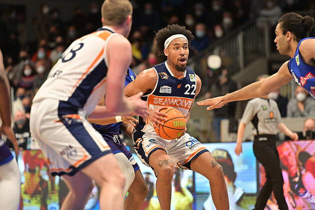 22 Nijal Eman Pearson of the Rostock Seawolves in the 2 Bundesliga Pro A attacks the basket Phoenix Hagen vs Rostock Seawolves, 2 Bundesliga Pro A, 2022 season, 33 spieltag Saturday 02 04 2022 Hagen Copyright: xEibner-Pressfoto xAaronxBowserx 1269_ABR