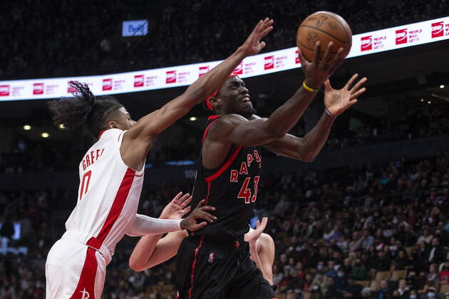 April 8, 2022, Toronto, ON, CANADA: Toronto Raptors Pascal Siakam (right) scores as Houston Rockets Jalen Green defends during first half NBA, Basketball Herren, USA basketball action in Toronto on Friday, April 8, 2022. Pascal Siakam; Jalen Green  - ZUMAc35_ 20220408_zaf_c35_077 Copyright: xChrisxYoungx