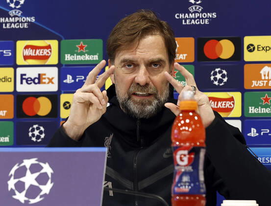 Sport Themen der Woche KW15 Sport Bilder des Tages 12th April 2022, AXA Training Centre, Kirkby, Cheshire, England: Liverpool FC training and press conference, PK, Pressekonferenz ahead of their Champions League match versus Benfica FC; Liverpool manager Jurgen Klopp speaking to the media during a press conference at Anfield ahead of tomorrow s Champions League Quarter Final match against FC Benfica  ActionPlus12378594 AlanxMartin