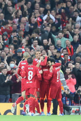 Liverpool v S L Benfica - UEFA Champions League Roberto Firmino of Liverpool scores his team s third goal during the UEFA Champions League match between Liverpool and S L Benfica at Anfield, Liverpool on Wednesday 13th April 2022. Liverpool United Kingdom  Copyright: xMIxNewsx originalFilename:fletcher-liverpoo220413_npOlf