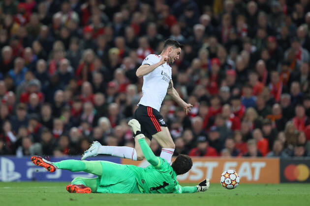 Liverpool v S L Benfica - UEFA Champions League Roman Yaremchuk of Benfica scores his team s second goal during the UEFA Champions League match between Liverpool and S L Benfica at Anfield, Liverpool on Wednesday 13th April 2022. Liverpool United Kingdom  Copyright: xMIxNewsx originalFilename:fletcher-liverpoo220413_npuvj