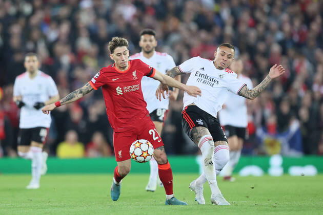 Liverpool v S L Benfica - UEFA Champions League Everton of Benfica battles with Kostas Tsimikas of Liverpool during the UEFA Champions League match between Liverpool and S L Benfica at Anfield, Liverpool on Wednesday 13th April 2022. Liverpool United Kingdom  Copyright: xMIxNewsx originalFilename:fletcher-liverpoo220413_npzYW