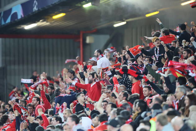 Liverpool v S L Benfica - UEFA Champions League Benfica fans go wild during the UEFA Champions League match between Liverpool and S L Benfica at Anfield, Liverpool on Wednesday 13th April 2022. Liverpool United Kingdom  Copyright: xMIxNewsx originalFilename:fletcher-liverpoo220413_np1uw