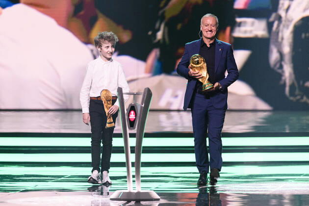 01 04 2022, FIFA World Cup 2022 Qatar Final Draw in Doha Qatar , at Doha Exhibition Center DECC , Joris and Didier Deschamps France with the World Cup trophy on stage