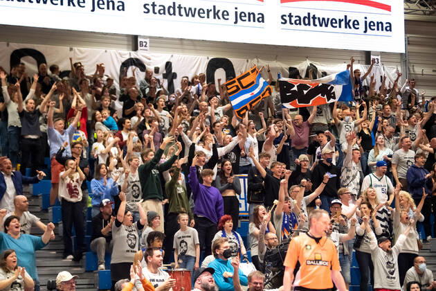 BARMER 2 Basketsball Bundesliga ProA season 2021 2022 playoff quarterfinals Game 5 on 01 5 22 Medipolis SC Jena vs Uni Baskets Paderborn The fans of Jena cheer Sparkassen Arena