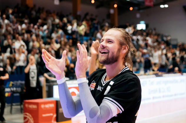 BARMER 2 Basketsball Bundesliga ProA season 2021 2022 playoff quarterfinals Game 5 on 01 5 22 Medipolis SC Jena vs Uni Baskets Paderborn joy at Nico Brauner Jena about the victory in Game 5 against Paderborn Sparkassen Arena
