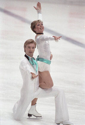 Jayne Torvill and Christopher Dean 419950 15.02.1984 Jayne Torvill and Christopher Dean, Great Britain, winners of the Ice dancing, Eistanzen competition at XIV Winter Olympic Games, Olympische Spiele, Olympia, OS in Sarajevo. Dmitryi Donskoy Sputnik Yugoslavia  Copyright: xDmitryixDonskoyx