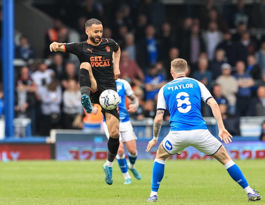Sky Bet Championship Peterborough v Blackpool Kevin Stewart 6 of Blackpool in action during the game Peterborough Weston Homes Stadium Cambridgeshire United Kingdom Copyright: xMarkxCosgrove NewsxImagesx