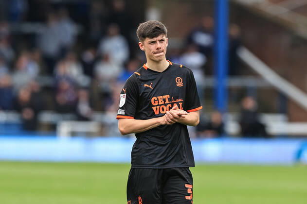 Sky Bet Championship Peterborough v Blackpool Luke Mariette 37 of Blackpool applauds the traveling fans Peterborough Weston Homes Stadium Cambridgeshire United Kingdom Copyright: xMarkxCosgrove NewsxImagesx