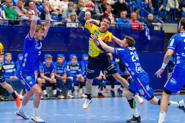 v l Jonathan Carlsbogard TBV Lemgo Lippe 9 , Andy Schmid Rhein Neckar Loewen 2 , Lukas Zerbe TBV Lemgo Lippe 24 TBV Lemgo Lippe vs Rhein Neckar Loewen, Handball, 1 Bundesliga, 30 Spieltag, 12 05 2022 Lemgo Copyright: xEibner-Pressefotox xJanxStrohdiekx EP_JSK