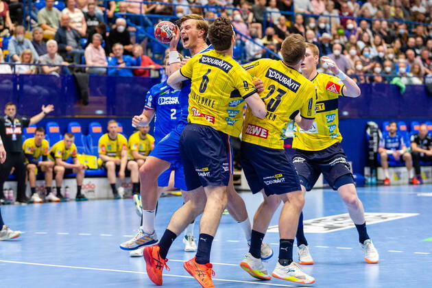 v l Jonathan Carlsbogard TBV Lemgo Lippe 9 , Niclas Kirkelokke Rhein Neckar Loewen 6 , Albin Lagergren Rhein Neckar Loewen 23 , Kristjan Horzen Rhein Neckar Loewen 27 TBV Lemgo Lippe vs Rhein Neckar Loewen, Handball, 1 Bundesliga, 30 Matchday, 12 05 2022 Lemgo Copyright: xEibner-Pressefotox xJanxStrohdiekx EP_JSK