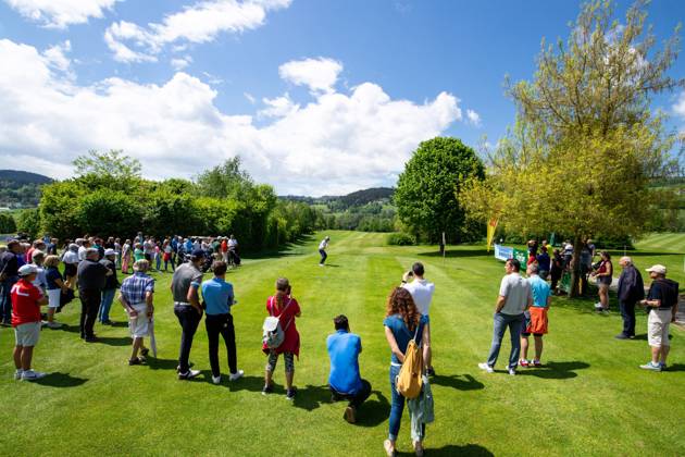 GOLF - Goesser Open 2022 MARIA LANKOWITZ,AUSTRIA,14.MAY.22 - GOLF - Alps Tour, Goesser Open, GC Erzherzog Johann. Image shows Clark Dennis (USA). Keywords: general view, fans.  GEPAxpictures xMaticxKlansek