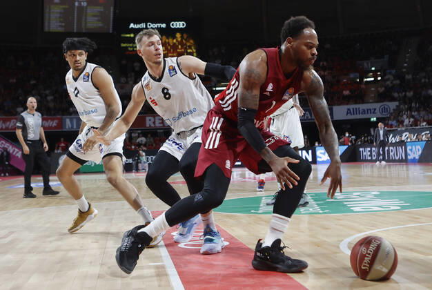 15 05 2022, Play Off 2 FC Bayern Basketball vs Chemnitz, Audi Dome Munich, basketball, sports, in the picture Nelson Weidemann Chemnitz , Niklas Wimberg Chemnitz and Deshaun Thomas FCB Basketball