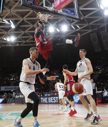 15 05 2022, Play Off 2 FC Bayern Basketball vs Chemnitz, Audi Dome Munich, basketball, sports, in the picture Deshaun Thomas FCB Basketball , Mindaugas Susinskas Chemnitz ,Trent Lockett Chemnitz and Nihat Djedovic FCB Basketball