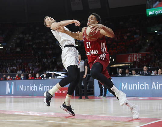 15 05 2022, Play Off 2 FC Bayern Basketball vs Chemnitz, Audi Dome Muenchen, basketball, sports, in the picture Jonas Richter Chemnitz vs Augustine Rubit FCB Basketball