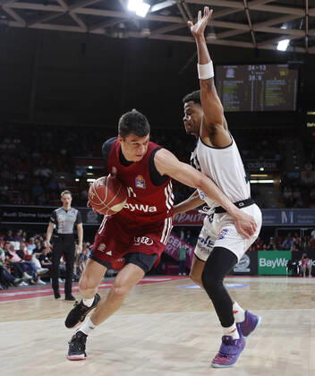 15 05 2022, Play Off 2 FC Bayern Basketball vs Chemnitz, Audi Dome Munich, basketball, sports, in picture Vladimir Lucic FCB Basketball vs Eric Washington Chemnitz
