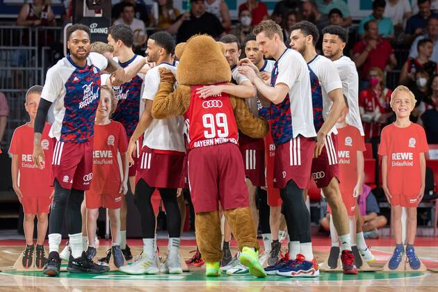 Team FC Bayern Basketball weigh in, FC Bayern Basketball vs Niners Chemnitz, easyCredit BBL Playoffs, quarterfinals, 15 05 2022 Munich Bavaria Germany Copyright: xkolbert-press UlrichxGamelx