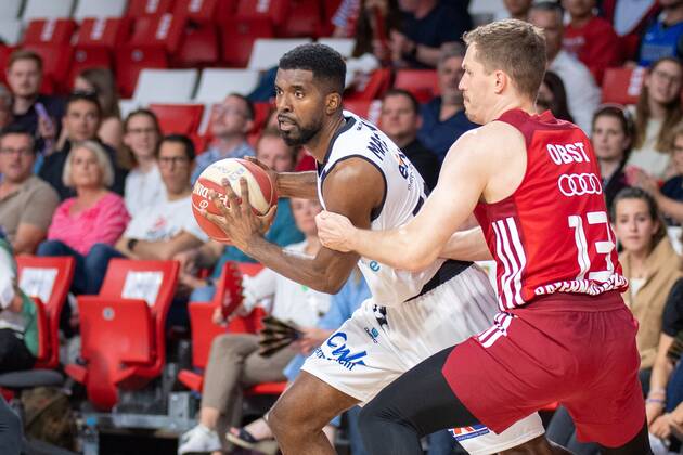 Brendan Gregori 1 Niners Chemnitz 5, Andreas Obst 13 FC Bayern , FC Bayern Basketball vs Niners Chemnitz, easyCredit BBL Playoffs, Quarterfinals, 15 05 2022 Muenchen Bayern Germany Copyright: xkolbert-press UlrichxGamelx
