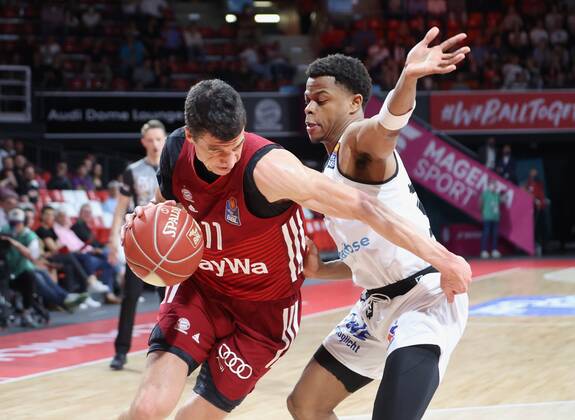 Bayerns 11 Vladimir LUCIC vs Chemnitz 33 WASHINGTON Basketball Bundesliga, Bayern Basketball NINERS Chemnitz, 2021 2022 season, playoff quarterfinals, game 2 C Oryk HAIST x1DX32053x