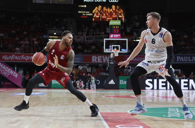15 05 2022, Play Off 2 FC Bayern Basketball vs Chemnitz, Audi Dome Munich, basketball, sports, in the picture Deshaun Thomas FCB Basketball vs Niklas Wimberg Chemnitz