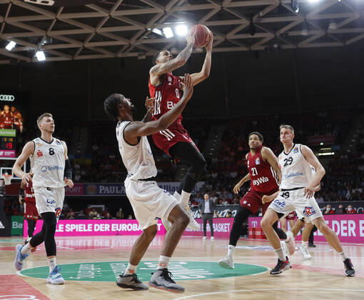 15 05 2022, Play Off 2 FC Bayern Basketball vs Chemnitz, Audi Dome Muenchen, basketball, sports, in the picture Niklas Wimberg Chemnitz , Isiaha Mike Chemnitz , Nick Weiler Babi FCB Basketball , Augustine Rubit FCB Basketball and Mindaugas Susinskas Chemnitz