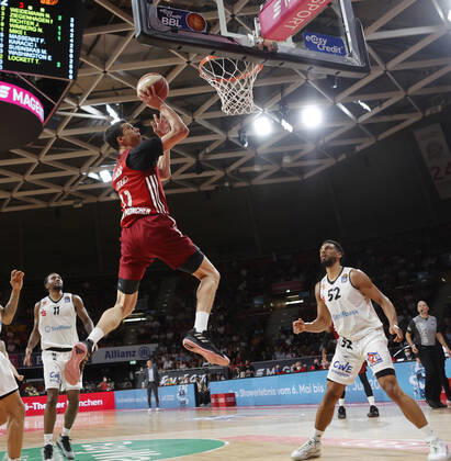 15 05 2022, Play Off 2 FC Bayern Basketball vs Chemnitz, Audi Dome Munich, basketball, sports, in picture Isiaha Mike Chemnitz , Vladimir Lucic FCB Basketball and Trent Lockett Chemnitz