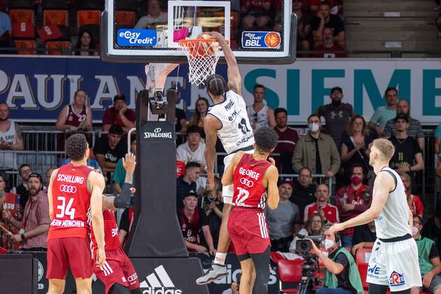 Isiaha Mike 11 Niners Chemnitz , dunk, FC Bayern Basketball vs Niners Chemnitz, easyCredit BBL Playoffs, quarterfinals, 15 05 2022 Munich Bavaria Germany Copyright: xkolbert-press UlrichxGamelx