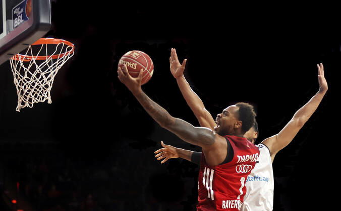 15 05 2022, Play Off 2 FC Bayern Basketball vs Chemnitz, Audi Dome Munich, basketball, sports, in the picture Deshaun Thomas FCB Basketball vs Trent Lockett Chemnitz