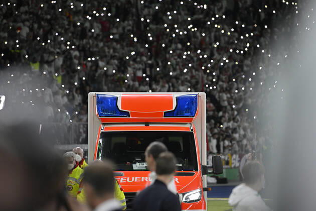 Fußball, DFB-Pokal, Finale, SC Freiburg - RB Leipzig, Medizinischer Notfall vor der Siegerehrung