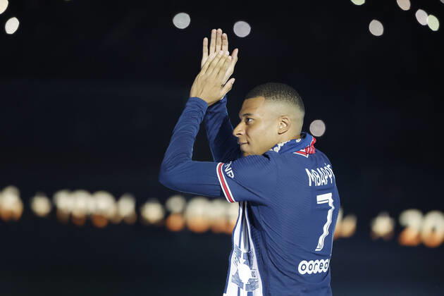 (220522) -- PARIS, May 22, 2022 -- Paris Saint-Germain s French forward Kylian Mbappe celebrates their club s tenth Ligue 1 title during the 2021-2022 Ligue 1 championship trophy ceremony following the French L1 football match between Paris Saint-Germain (PSG) and Metz at the Parc des Princes stadium in Paris on May 21, 2022. (Photo by Rit Heise Xinhua) (SP)FRANCE-PARIS-FOOTBALL-PSG RxItHeinzegaojing 