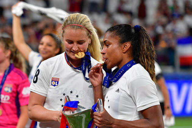 FC Barcelona, Barca v Olympique Lyon, UEFA Women?s Champions League final, football, Turin, Italy Turin, Italy. 21st, May 2022. Lindsey Horan (26) and Delphine Cascarino (20) of Olympique Lyon seen during celebrations after the UEFA Women?s Champions League final between Barcelona and Olympique Lyon at Juventus Stadium in Turin. Turin Italy Copyright: xGonzalesxPhoto TommasoxFimianox
