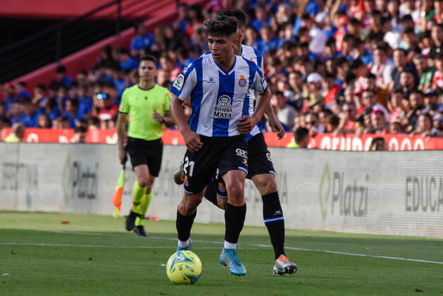 Spain: La Liga-Granada vs RCD Espanol Nico Melamed of RCD Espanol in action during the Liga match between Granada CF and RCD Espanol at Nuevo Los Carmenes Stadium on May 10, 2022 in Granada, Spain. Granada Granada Spain Copyright: JosexMxBaldomero