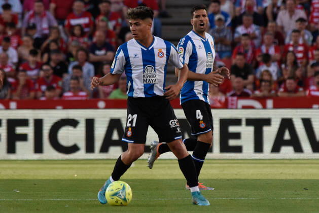 Spain: La Liga-Granada vs RCD Espanol Nico Melamed of RCD Espanol in action during the Liga match between Granada CF and RCD Espanol at Nuevo Los Carmenes Stadium on May 10, 2022 in Granada, Spain. Granada Granada Spain Copyright: JosexMxBaldomero