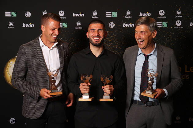 Union s goalkeeper Anthony Moris, Union s Deniz Undav and Union s head coach Felice Mazzu pose for the photographer during the Pro League Awards 2022, for the best players in the first (1A) and second (1B) divisions of the Belgian soccer championships, Monday 23 May 2022 in Brussels. VIRGINIExLEFOUR  x35428630x