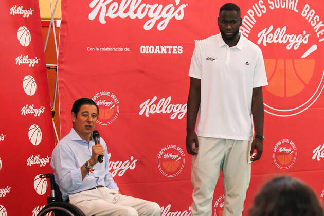 June 2, 2022, MADRID, MADRID, SPAIN: Borja Fanjul, Councilor President of the district of Puente de Vallecas and Usman Garuba, basketball player of Houston Rockets during the presentation of the Campus Social Basket Kellogg s, on June 02, 2022, in Madrid, Spain. MADRID SPAIN - ZUMAa181 0160509482st Copyright: xIrinaxR.xHipolitox